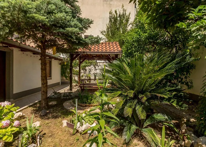 Paradise Garden Apartment