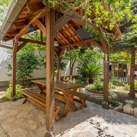 Paradise Garden Apartment